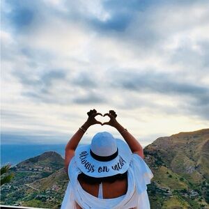 Meet your Posher, Ella